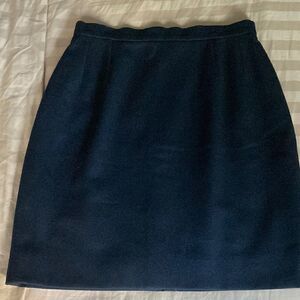 Authentic Chanel Black Wool Pencil Skirt Lined in Silk. Size 36/US 6.